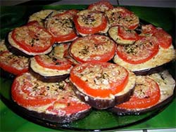 Баклажаны с сыром и помидорами